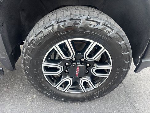 Used 2023 GMC Sierra 2500 AT4 w/ AT4 Premium Plus Package AWD/4WD image 18