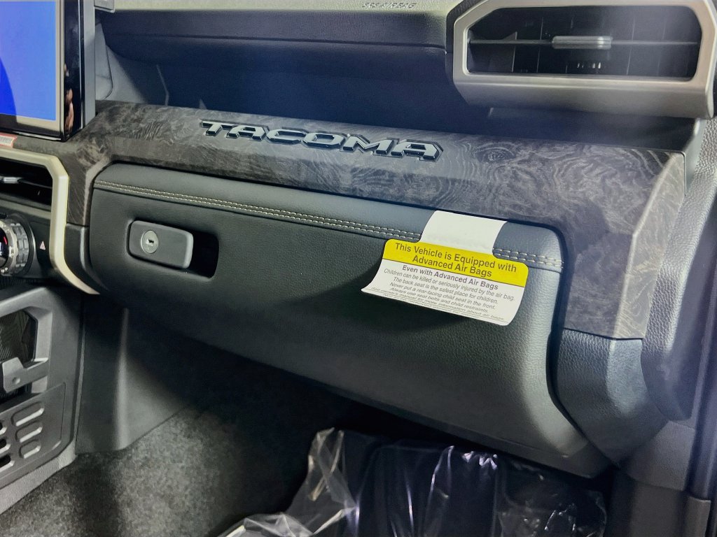 New 2026 Toyota Tacoma Limited AWD/4WD image 32