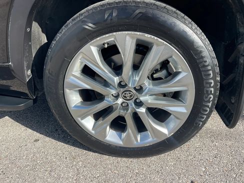 Used 2020 Toyota Highlander Limited FWD image 7