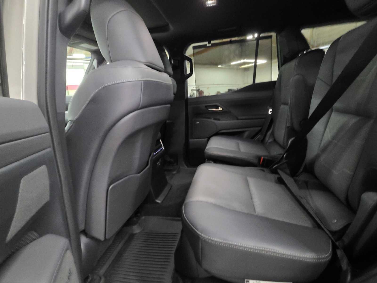 Used 2024 Lexus GX 550 w/ Cold Area Package AWD/4WD image 17