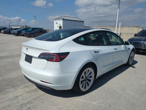 Used 2023 Tesla Model 3 Standard Range image 5