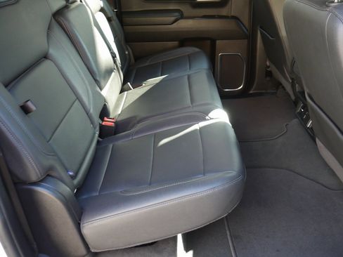 Used 2024 GMC Sierra 1500 SLT image 23