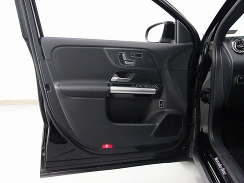 Certified 2025 Mercedes-Benz GLA 250 4MATIC image 18