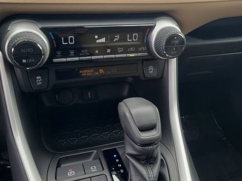 Certified 2021 Toyota RAV4 XLE FWD image 15