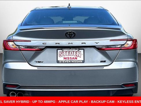 Used 2025 Toyota Camry SE FWD image 5