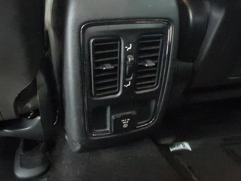 Used 2021 Jeep Grand Cherokee Laredo X AWD/4WD image 31