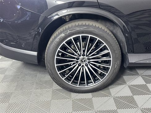 Used 2025 Mercedes-Benz GLC 300 4MATIC image 19