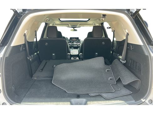 Used 2025 Nissan Pathfinder SV w/ SV Premium Package FWD image 10