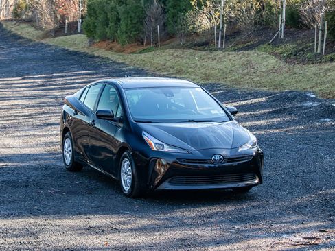 Used 2022 Toyota Prius LE image 12