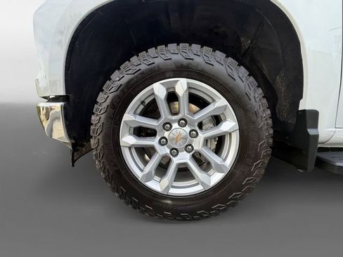 Used 2025 Chevrolet Silverado 1500 LT AWD/4WD image 9