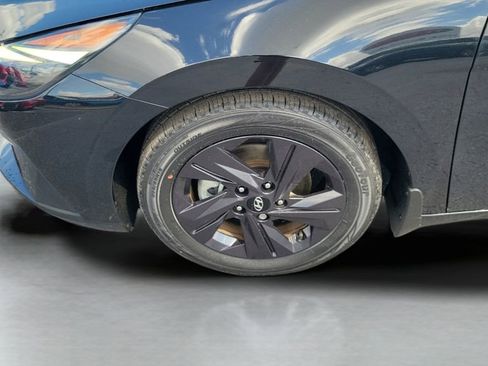 Used 2022 Hyundai Elantra SEL FWD image 25