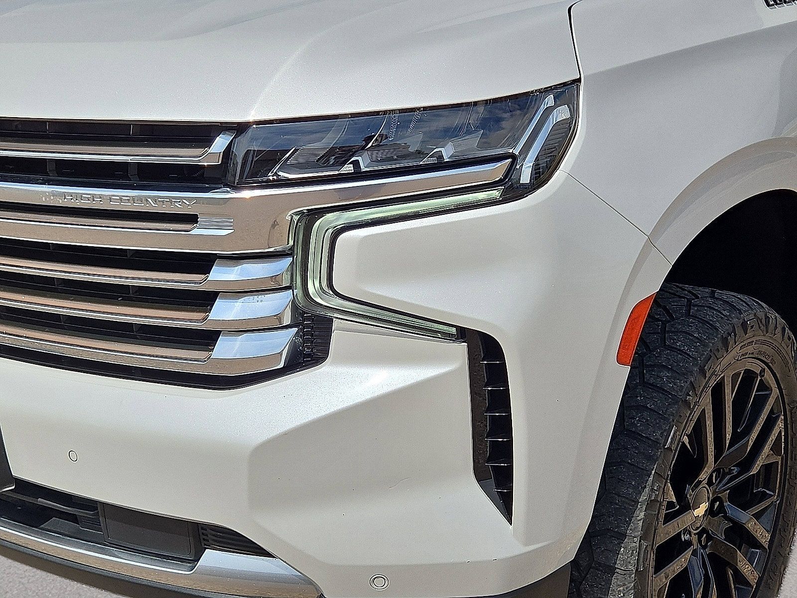 Used 2023 Chevrolet Suburban High Country AWD/4WD image 9