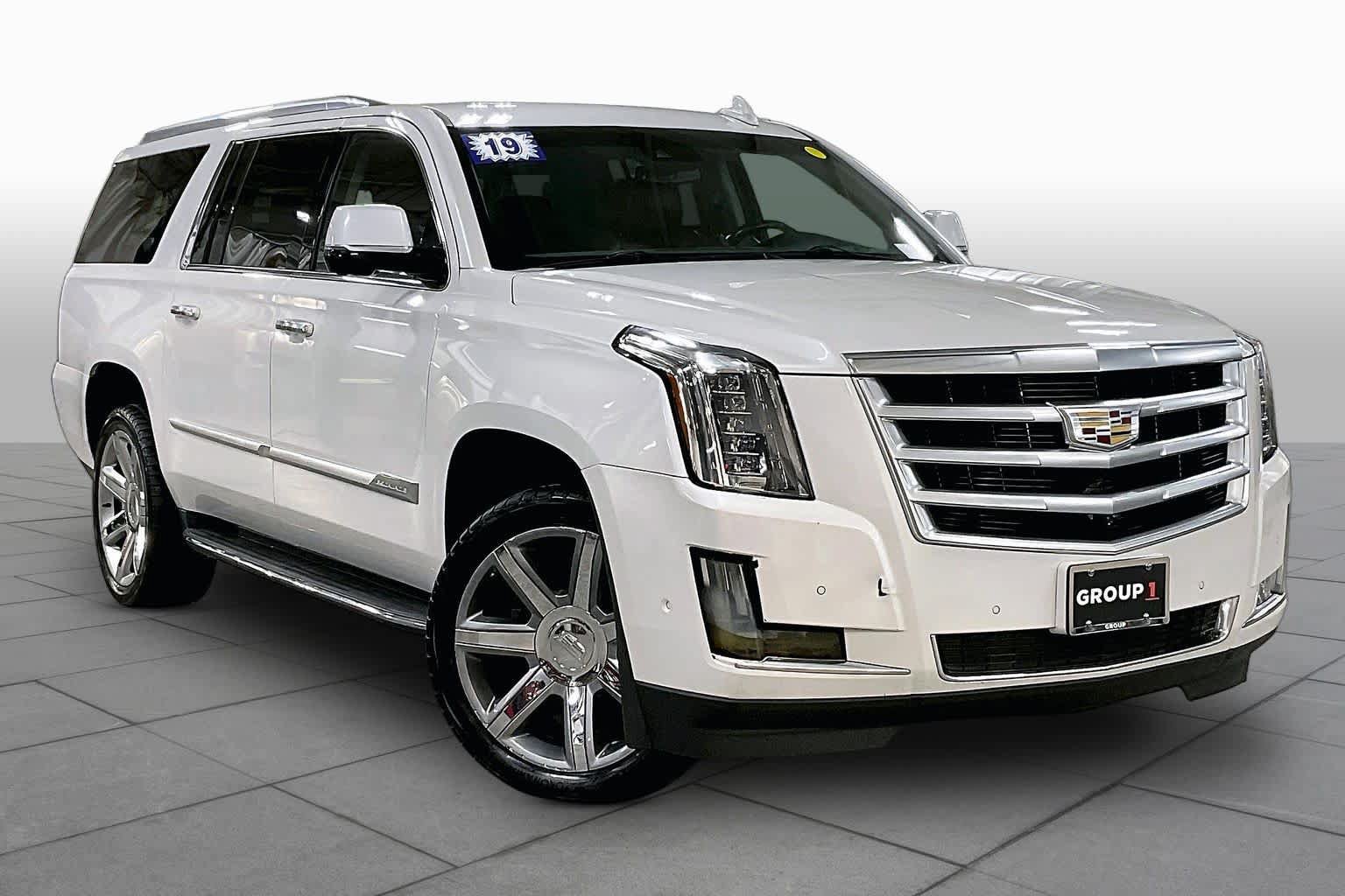 Used 2019 Cadillac Escalade ESV Luxury AWD/4WD image 3
