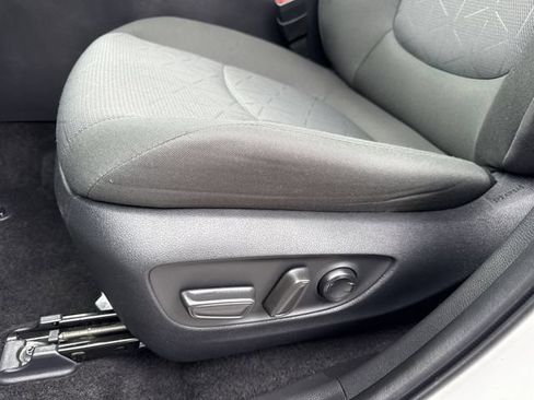 Used 2025 Toyota RAV4 XLE AWD/4WD image 35