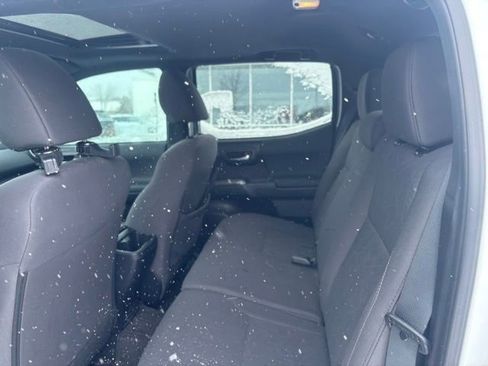 Used 2017 Toyota Tacoma SR5 image 9