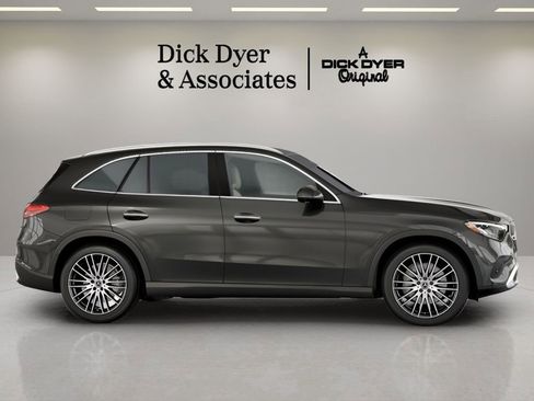 Used 2026 Mercedes-Benz GLC 300 image 4