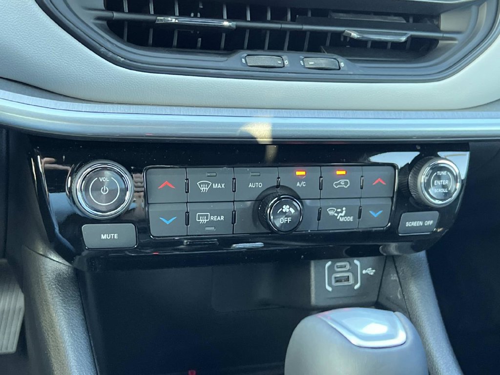 Used 2026 Jeep Compass Limited AWD/4WD image 23