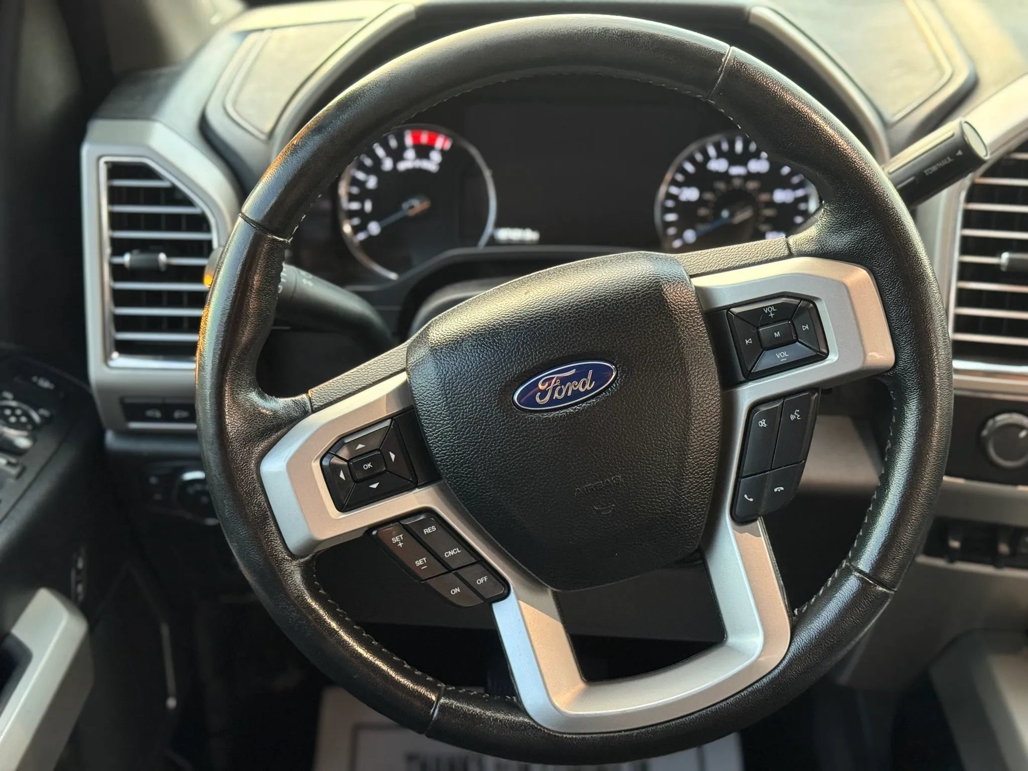 Used 2017 Ford F350 Lariat AWD/4WD image 31