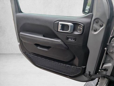 Used 2023 Jeep Wrangler Sahara image 14