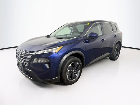 Used 2025 Nissan Rogue SV AWD/4WD image 3