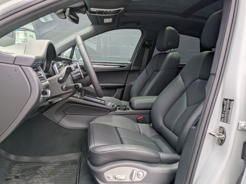 New 2025 Porsche Macan image 5