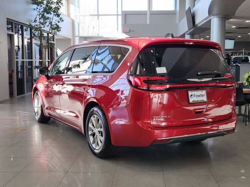 New 2026 Chrysler Pacifica Limited image 3
