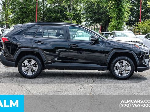 Used 2024 Toyota RAV4 LE AWD/4WD image 10