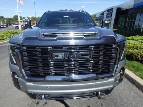 Used 2024 GMC Sierra 2500 Denali Ultimate AWD/4WD image 9