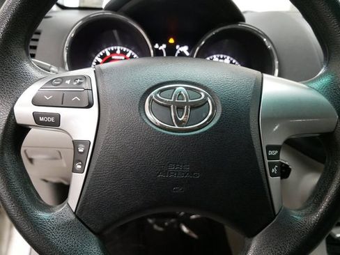 Used 2011 Toyota Highlander 2WD w/ Tech Pkg image 17
