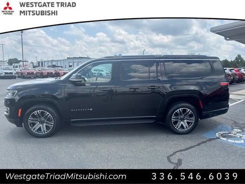 Used 2024 Jeep Wagoneer L Series II AWD/4WD image 5
