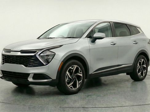 Used 2025 Kia Sportage LX image 2