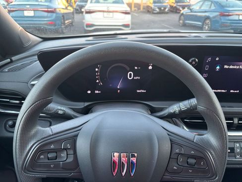 Used 2025 Buick Envista Preferred image 28