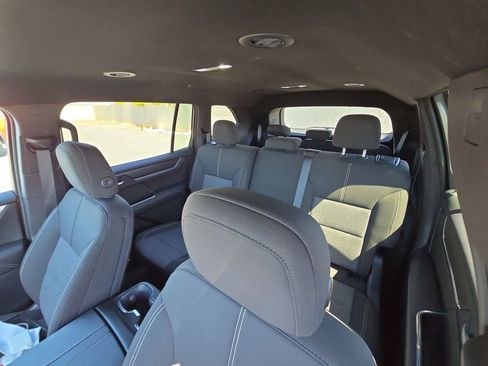 Used 2025 GMC Acadia Elevation image 12