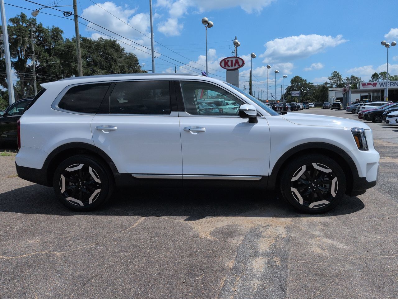 Used 2024 Kia Telluride S w/ S Sunroof Package FWD image 4