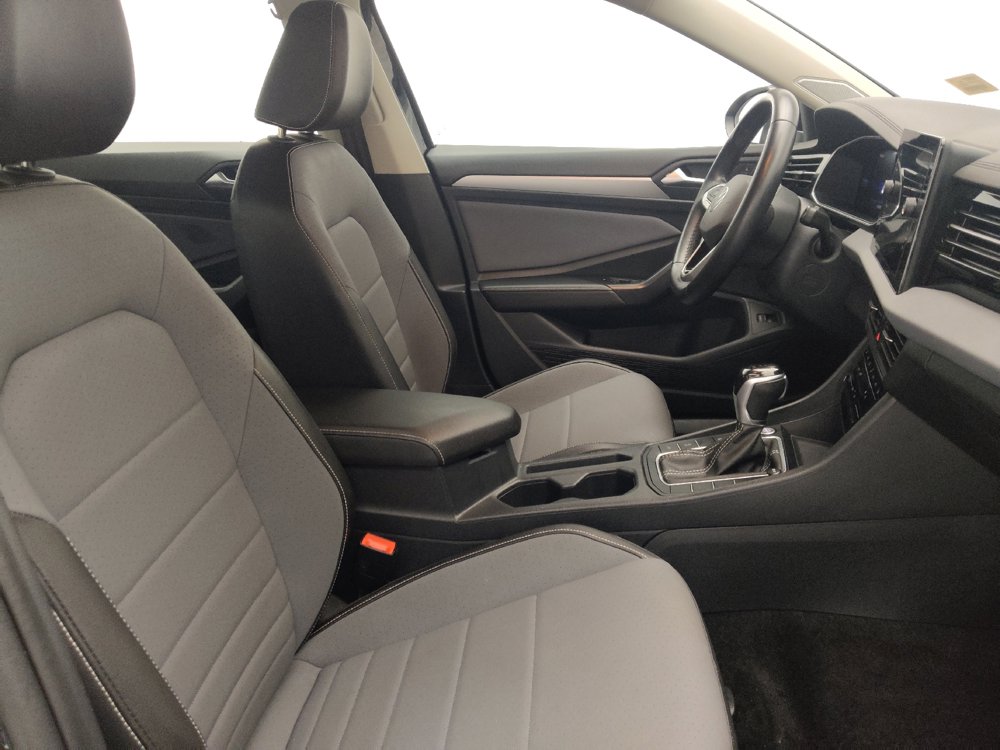 Used 2025 Volkswagen Jetta SE FWD image 21
