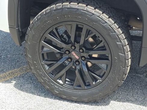 Used 2022 GMC Sierra 1500 AT4 w/ AT4 Premium Package AWD/4WD image 11