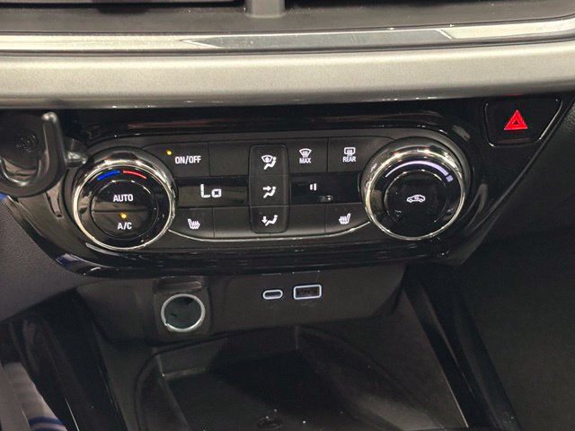Used 2025 Chevrolet Trax LT w/ Sunroof Package FWD image 28