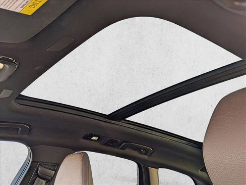 Used 2022 Volvo XC60 B5 Momentum w/ Advanced Package image 17