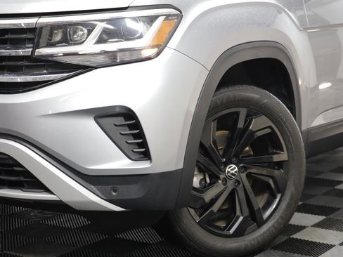 Certified 2022 Volkswagen Atlas SE image 3