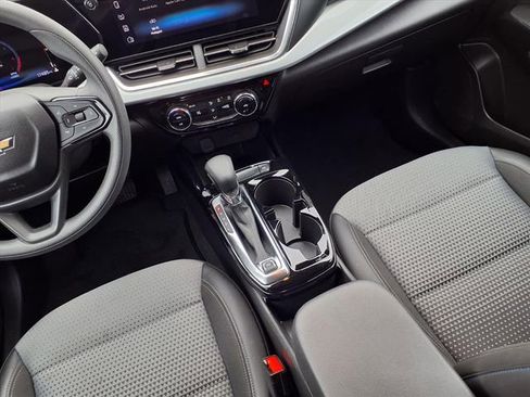 Used 2025 Chevrolet Trax LT image 9
