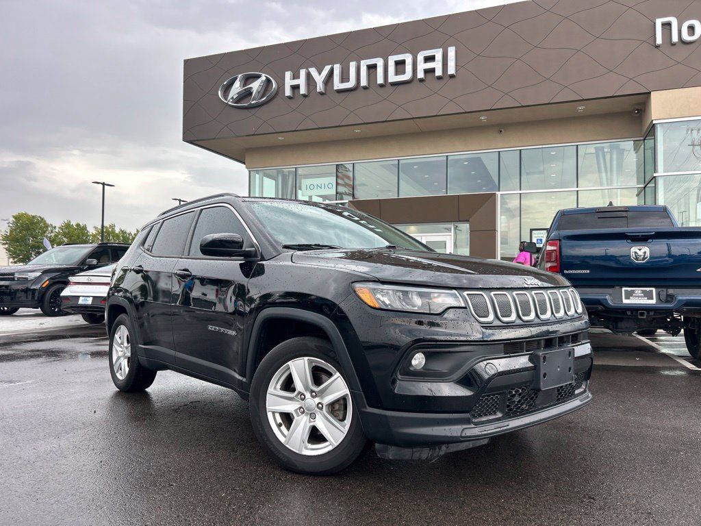 Used 2022 Jeep Compass Latitude w/ Sun and Sound Group FWD image 1