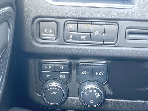 Used 2023 Chevrolet Suburban RST w/ Sport Performance Package AWD/4WD image 17
