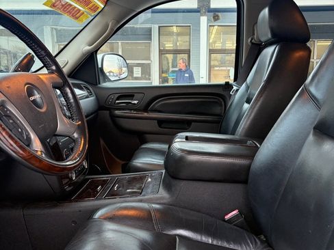 Used 2011 GMC Yukon Denali image 9