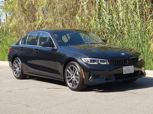 Used 2021 BMW 330i Sedan w/ Premium Package image 2