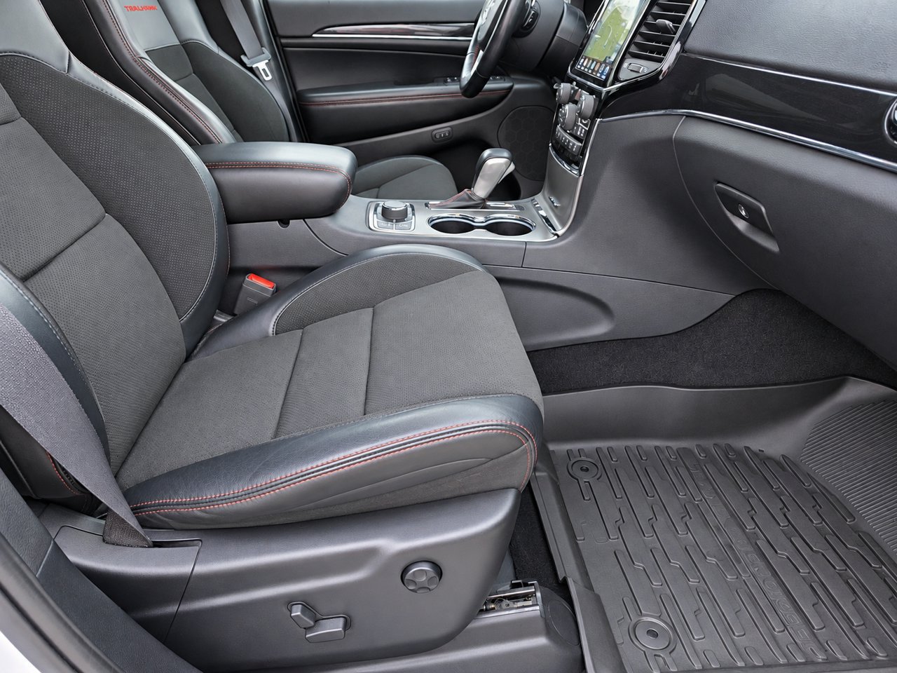 Used 2019 Jeep Grand Cherokee Trailhawk AWD/4WD image 33