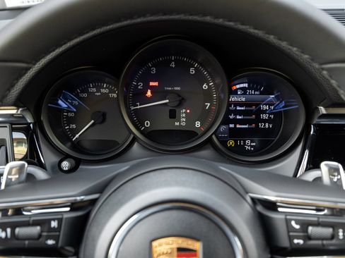 Certified 2026 Porsche Macan AWD/4WD image 14