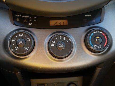 Used 2010 Toyota RAV4 4WD image 28