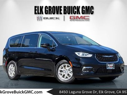 Used 2024 Chrysler Pacifica Touring-L