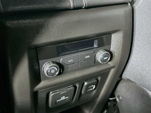 Used 2023 Chevrolet Traverse RS FWD image 33