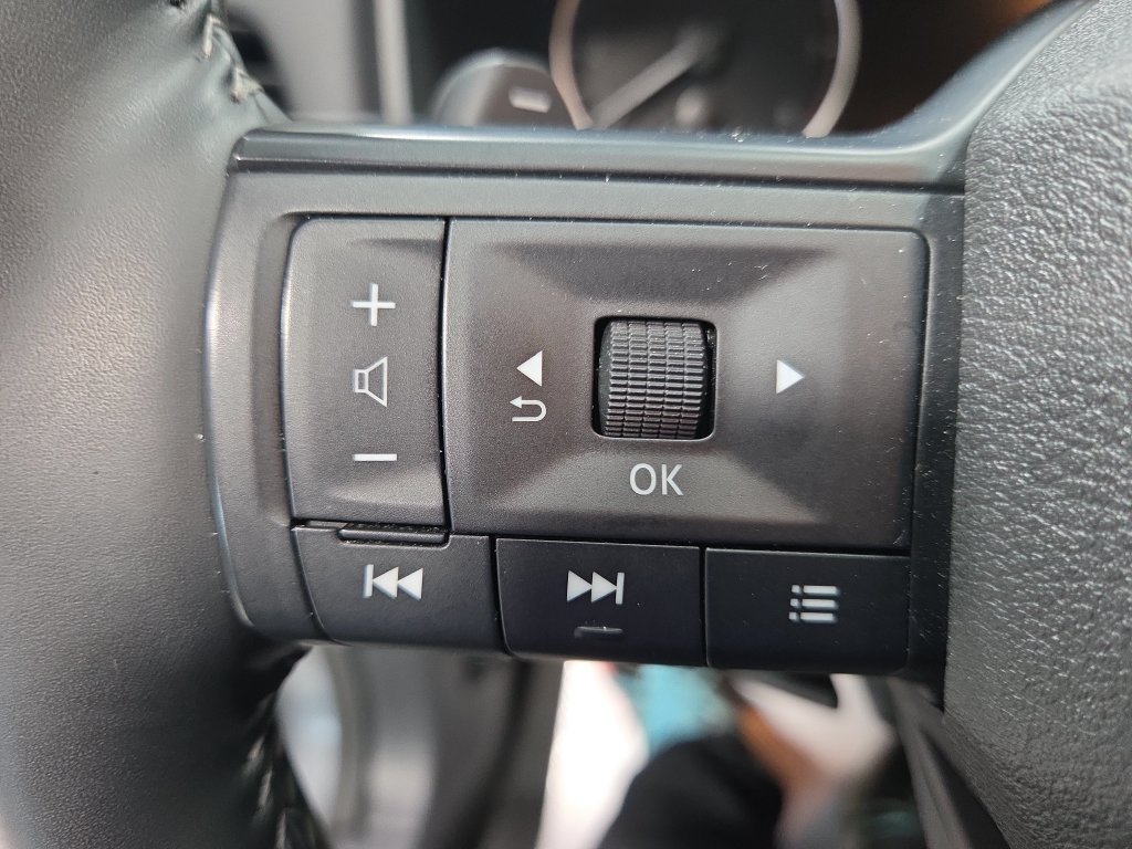 Used 2026 Nissan Rogue SV AWD/4WD image 33